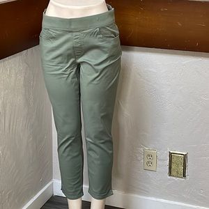 Gloria Vanderbilt- Pull on Crop pants